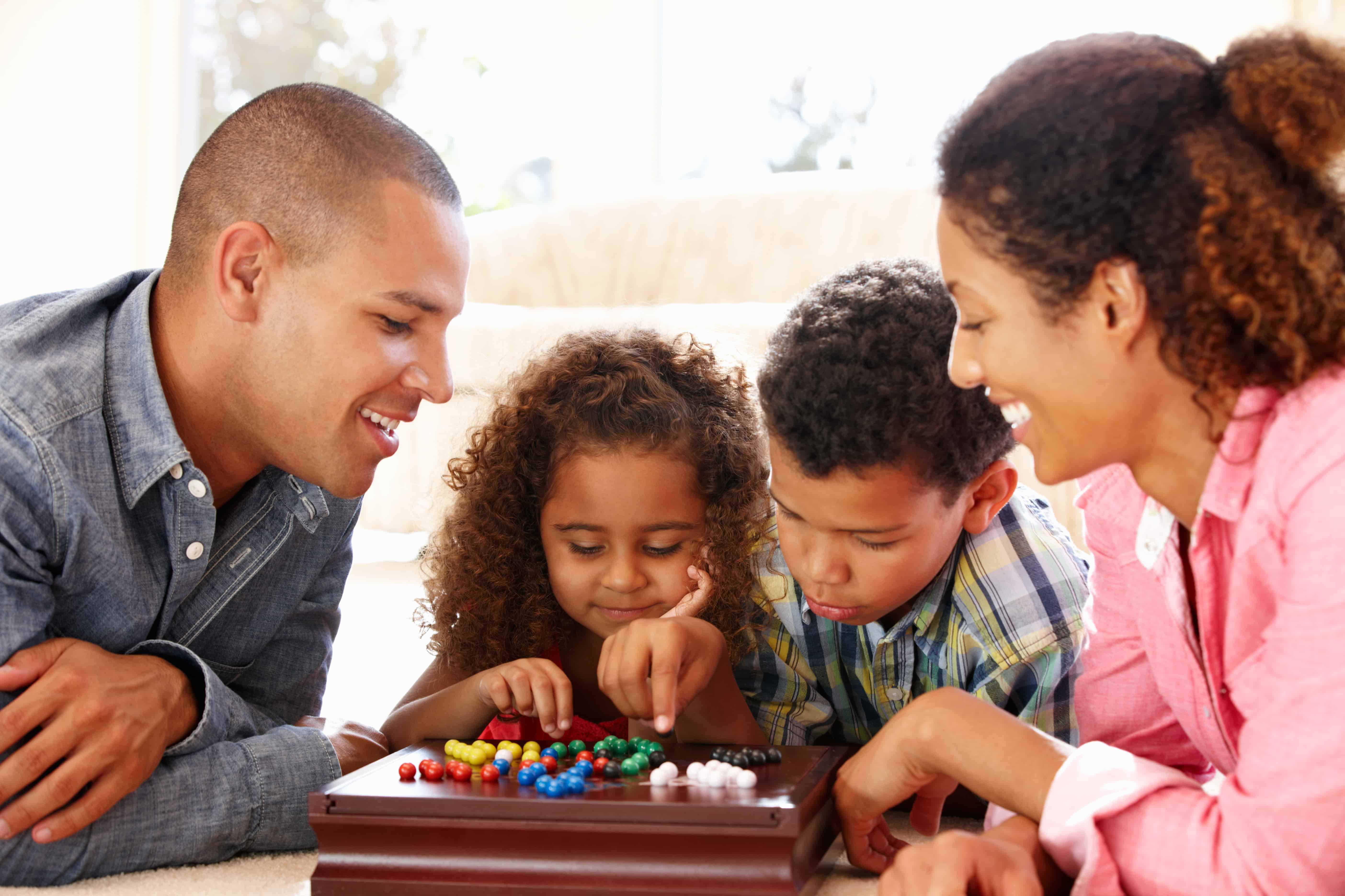 Family-Board-Games-Holidays