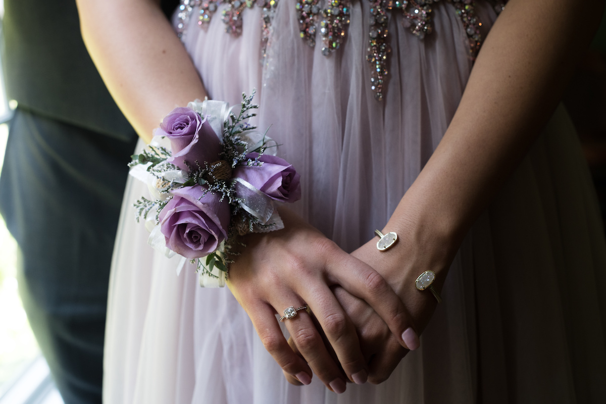 How To Survive A Prom When You Do Not Have A Date: 13 Steps